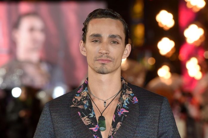 Robert Sheehan To Lead ‘Withnail And I’ Stage Adaptation